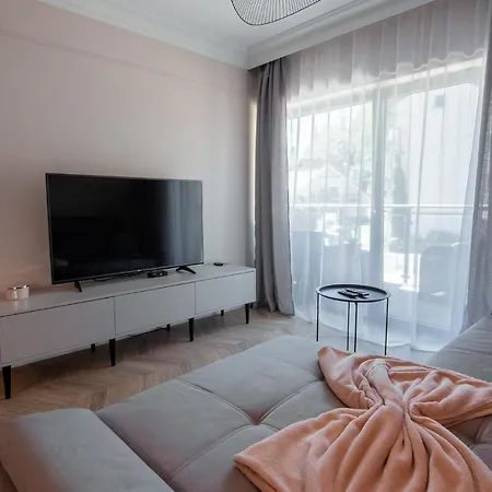 Invest Centrum Park 7 * Шклярска-Поремба